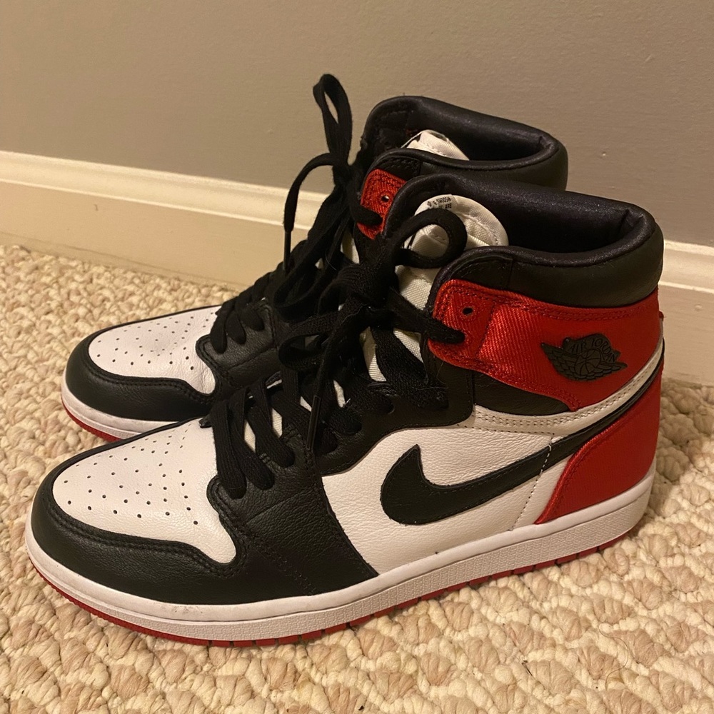 Air Jordan 1 Retro High ‘Satin Black Toe’ Nike